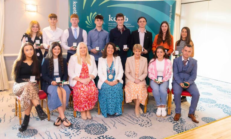 Standing: Dearbhla Ní Liatháin NíNualláin of Gaelcholáíste Cheatharlach, Keelin Byrne of Coláíste Aindriú, Adam Kinsella of Coláiste Eoin, Conall Tobin of Grennan College, Kieran Crowley of Scoil Aireagail, Christian Germaine of Tyndall College, Eibhlín Holden of Coláiste Cois Siúire, Caoimhe Hickey of Coláiste Mhuire Seated: Aimee Dunne of Duiske College, Róisín Ní Shúilleabháin of Coláíste Pobail Osraí, Pauline Egan, Director of Schools KCETB, Cllr Andrea Dalton, Chairperson, KCETB, Eileen Curtis Chief Executive KCETB, Niamh Cuddihy of Abbey Community College, Éoghan Grennan of Borris College